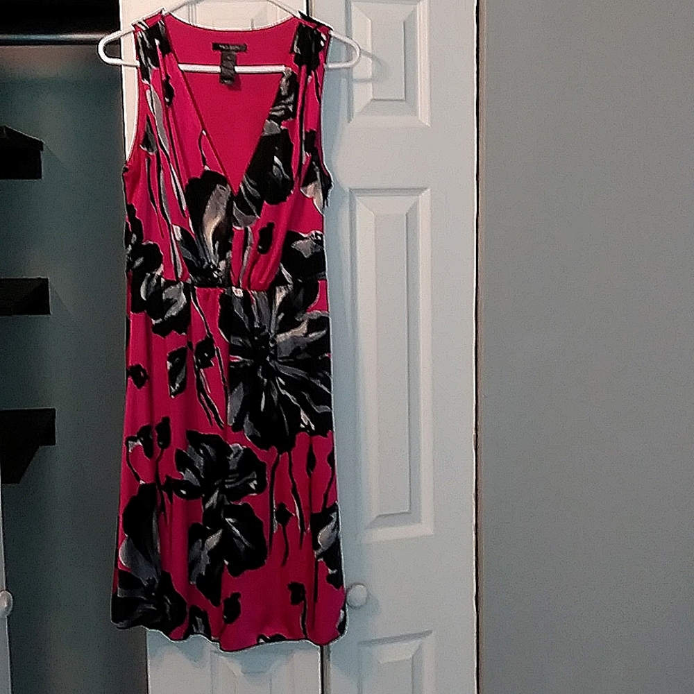 Sleeveless floral pink midi-length dress